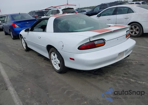 1997 Chevrolet Camaro Z28 из США, поврежденный, VIN 2G1FP22P2V2111000